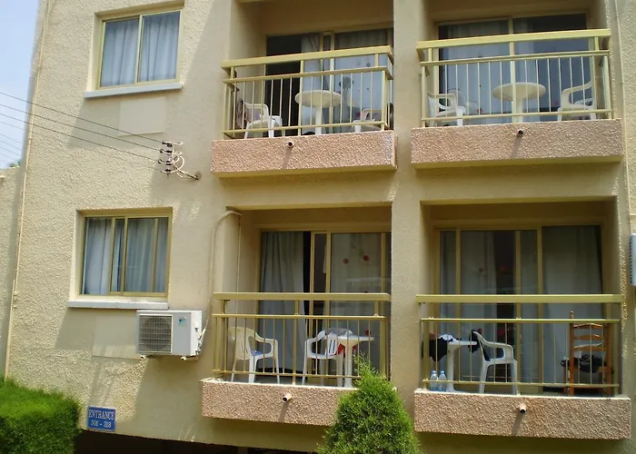 アパートホテル Barbara Tourist アヤナパ